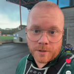 Hyller burger i Kopervik og vurderer showkamp på Åsebøen